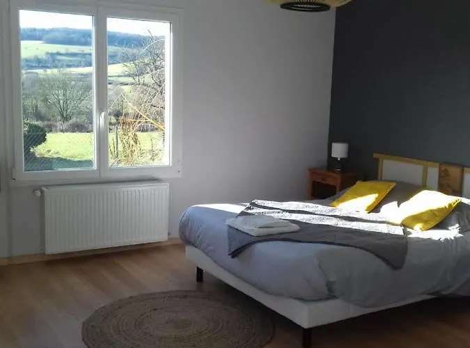 Agreable Chambre Meublee, Vue Sur La Vallee De L\'Auxois