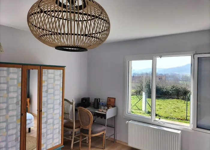 Agreable Chambre Meublee, Vue Sur La Vallee De L\'Auxois